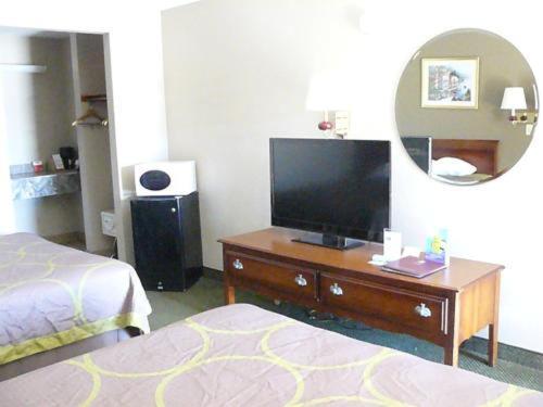 Super 8 By Wyndham Childress Motel Rom bilde